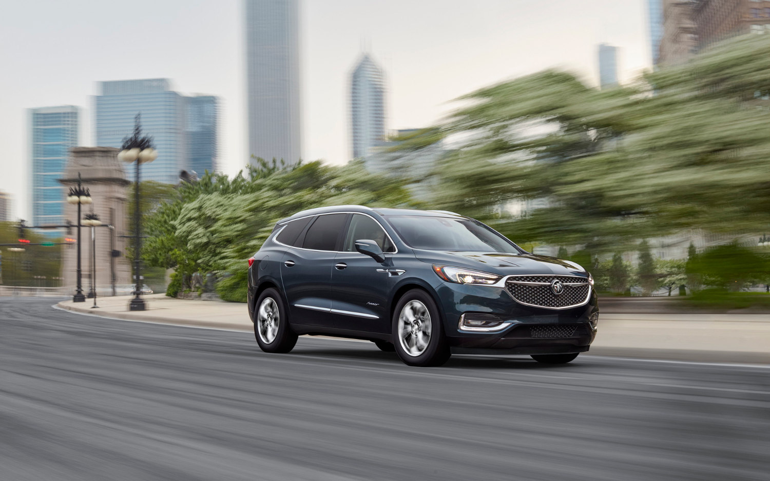 Comparison Buick Enclave Avenir 2018 vs Buick Envision Avenir